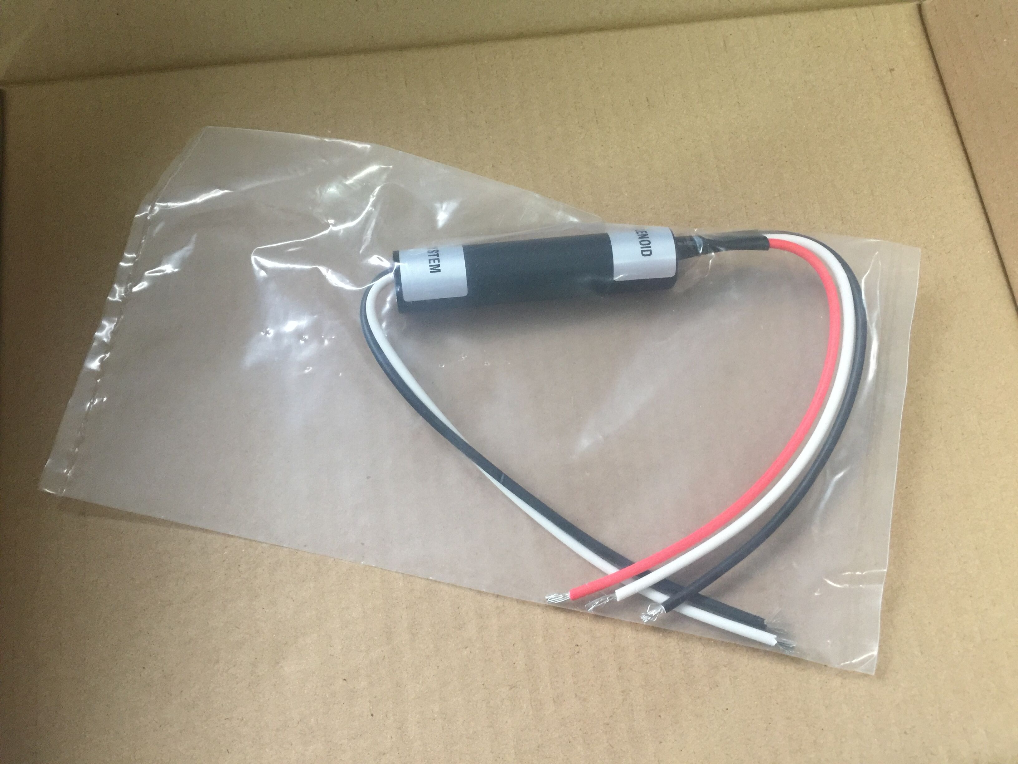 Funktioniert gut mit Woodward - 5 Drahtspulen Commander SA-4686-12 12V 70A