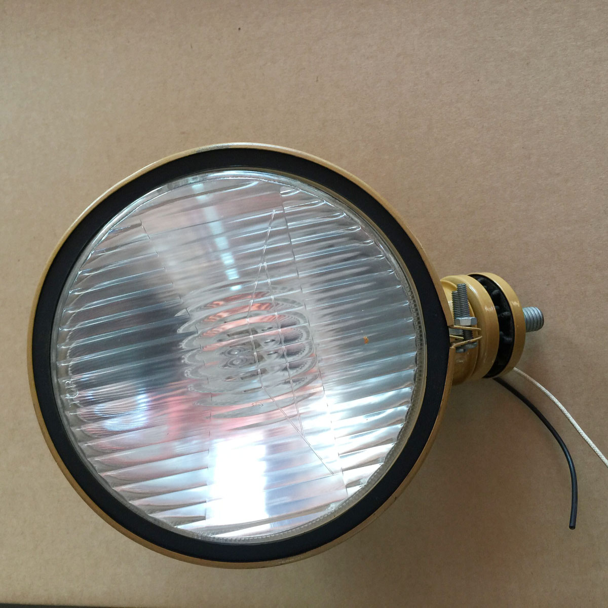 kompatibel mit Komatsu Dump Truck HD200D-3 HD25-5 HD320-3 HD325-2 HD325-3 Fog Lamp 566-95-14200 HD180-4;HD200-2;HD200D-3;HD205-3;HD25-5;HD320-2; HD320-3; HD325-2; HD325-2; HD325-3;