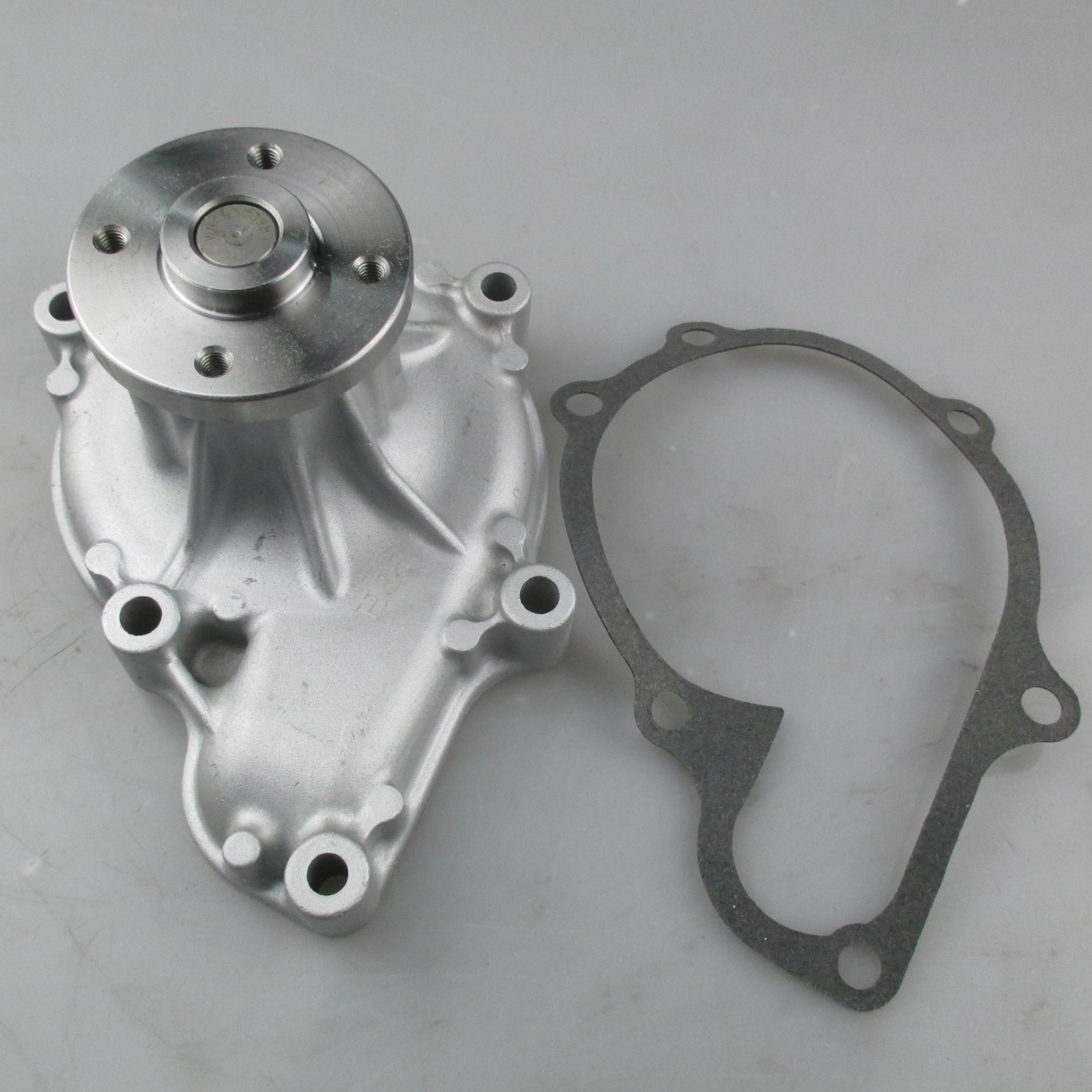 Kompatibel mit Kubota KX057-4 U55 U55-4 R530 R630 Wasserpumpe 1J700-73030 KX057-4,U55,U55-4,R530,R630