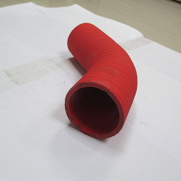 Kompatibel mit Hitachi Bagger ZAX330-3 (Electronic Fuel Injection) Intercooler Schlauch 4643569