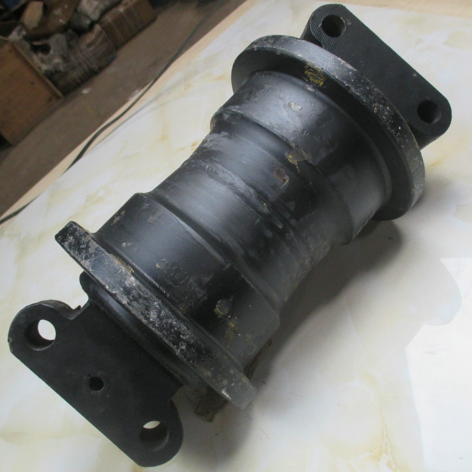 Kompatibel mit Hitachi Bagger ZX110 ZX160 ZX200 ZX200-3 ZX225US ZX225US-3 ZX230 ZX240-3 Track Roller Bottom Roller 9184516 9264590 CHR70,EX100-5,EX100-5 JPN,EX100M-5,EX150LC-5,EX200-3C,EX200-3E,EX200-5,EX200-5H,EX200-5HHE,EX200-5HHE,EX200-5LV JAP,EX200-5X