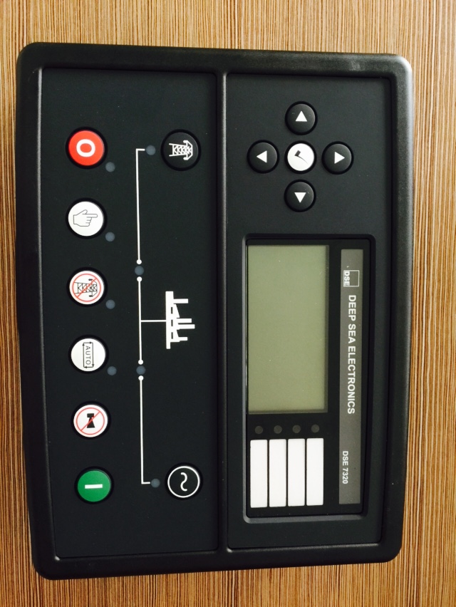 Kompatibel mit Neuer Original Deep Sea Auto Start Control Module DSE7320 Generator Controller der Motorparameter Das Modul zeigt Warnungen Herunterfahren und Motorstatus Informationen auf dem hinterleuchteten LCD-Bildschirm beleuchtet LEDs Remote-PC und ü